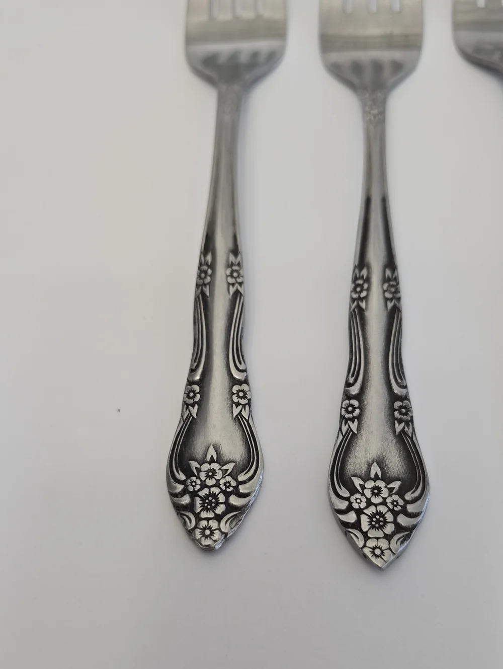 Vintage Rogers & Co Set Of 5 Korea Stainless Forks Floral Alexis 7